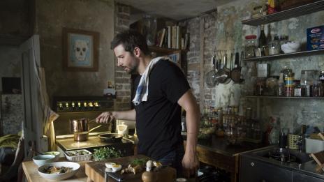 Брадли Купър готви сам във филма „Повелителят на кухнята“