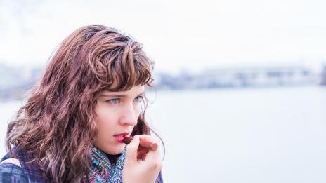 Как да се справите с напуканите устни?