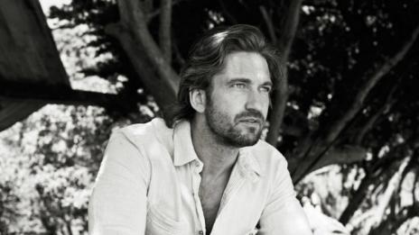 Джерард Бътлър: Не съм близвал алкохол от 15 години