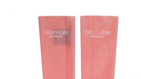 Стилен акцент: Кухненските ръкавици на Calvin Klein