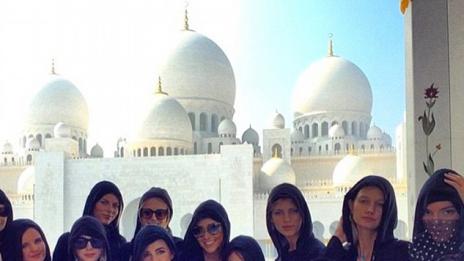 Селена Гомес и Кендъл Дженър почиват заедно в Абу Даби