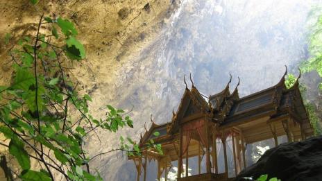 Пещера с красиви екстри