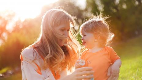 Казваш се Сашко? Мамино синче си!