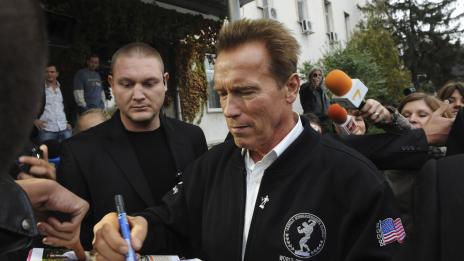 Арни се наранил по време на снимки (снимка)