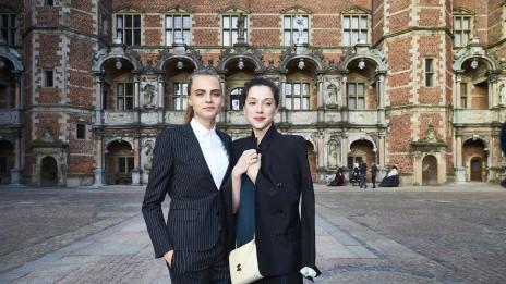 Кара Делевин остана сама