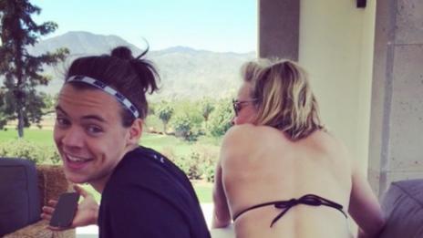 Хари Стайлс пак заби лелка