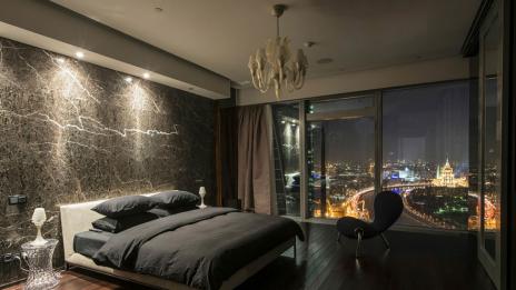 Черно-бял апартамент със страхотна гледка