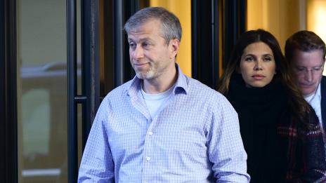 Абрамович събира известни на яхтено парти на Карибите