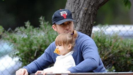 Гослинг е грижовен татко на малката Есмералда