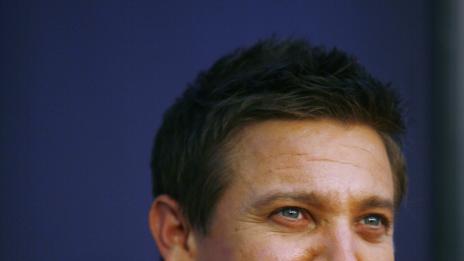 Джеръми Ренър: Сестрите Карадшян са нелепи