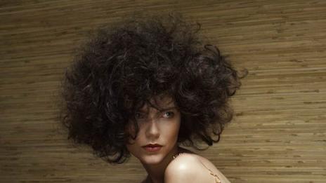 Еротичният хит „Емаунела“ в  моден прочит