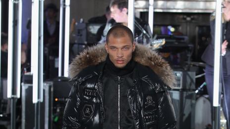 Престъпникът Джеръми Мийкс дефилира в Ню Йорк