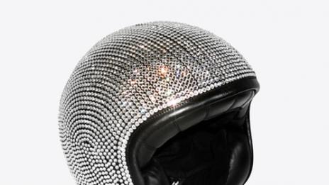 Каска за скутер... висша мода