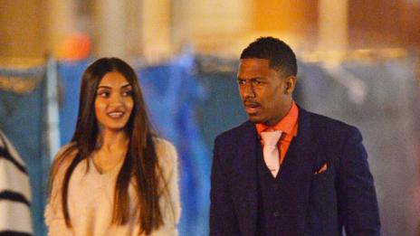 Ник Канън вече излиза по срещи