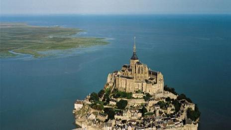 Величественият замък Мон Сен Мишел