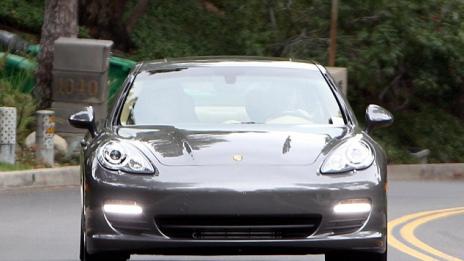 Дженифър ще подарява порше за любимия си