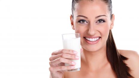 Млякото и сладките храни увеличават риска от акне