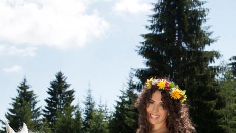 Дения Пенчева за красотата и модата извън фолклора