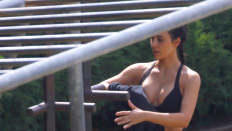 Ким Кардашян топи усилено целулит