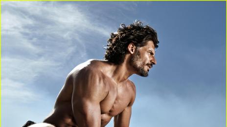 Още един върколак събира фенки с купища мускули и плочки