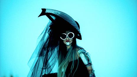 Нов клип, ново амплоа: You and I на Лейди Гага