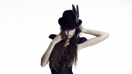 Не мода, а изкуство в черен сексапил