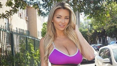 Надарена Instagram звезда дава фитнес съвети