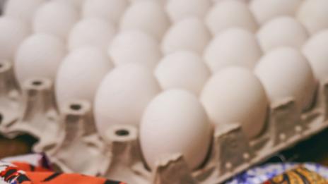 Как да боядисате яйцата с коприна?