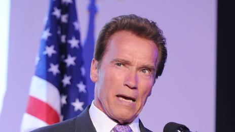 Шварценегер се сближава с извънбрачния си син