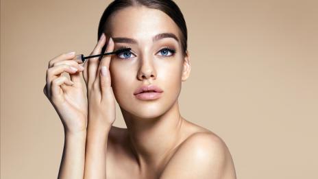 4 трика за плътни и дълги мигли