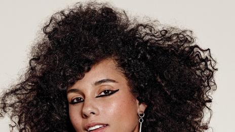 Без грим: Алиша Кийс скочи на критиците