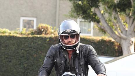 Джерард Бътлър катастрофира с мотоциклета си