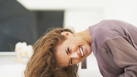 Как да изсушим правилно къдрава коса?