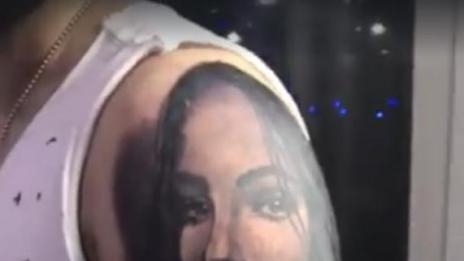 Луд фен: Мъж си татуира Николета Лозанова