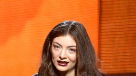 Лорд взе награда „Грами“ за песен на годината