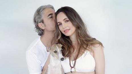 Илайза Душку роди момченце