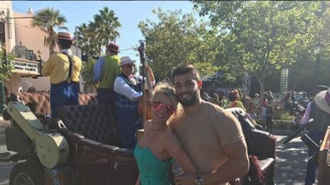 Трогателно: Бритни се целува с младото си гадже на баскетболен мач