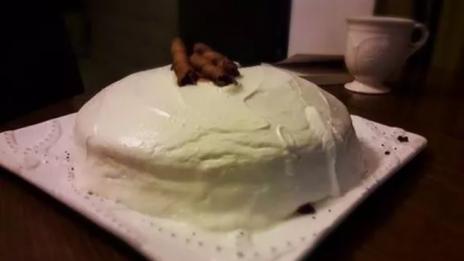 Шоколадова торта с малини