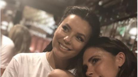 Ева Лонгория запозна малкия Сантяго с Виктория Бекъм