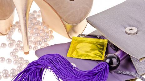 Дамите водят на почивка... секс играчките си