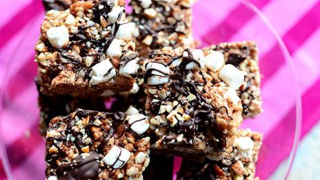 Шоколадово-бонбонен десерт