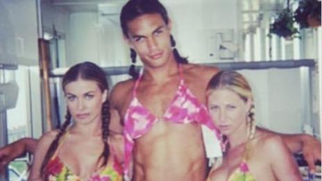 Джейсън Момоа – секси в розов сутиен