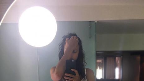 Ирина Шейк остана по бельо, във форма е