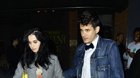 Кейти Пери и Джон Майър си мълчат у дома