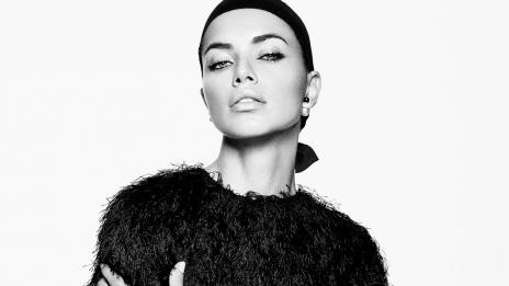 Черно-бяла Адриана Лима