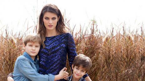 Изабели Фонтана показва синовете си във Vogue