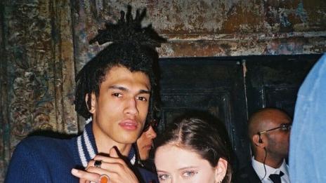 Дъщерята на Джъд Лоу – Айрис, се среща с  модел