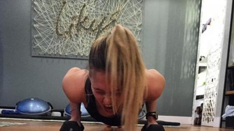 Бар Рафаели не спира да тренира и бременна