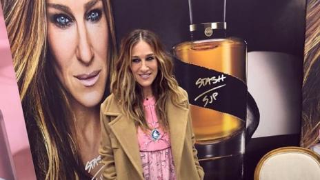 Кари Брадшоу черпи фен с Космополитън