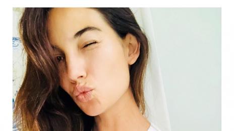 Лили Олдридж дефилира бременна